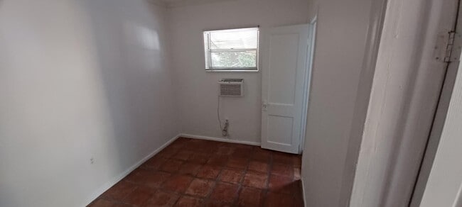 Building Photo - 510 Evergreen Dr