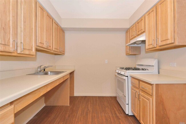 Building Photo - 420 Schroeders Ave