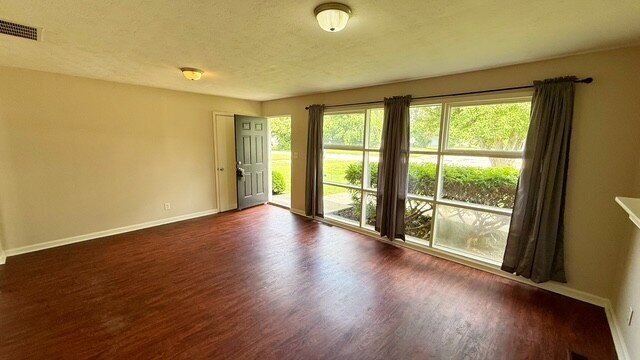 Building Photo - GORGEOUS EAST SIDE 3 BR/1.5 BA STONE RANCH AVAILABLE NOW!