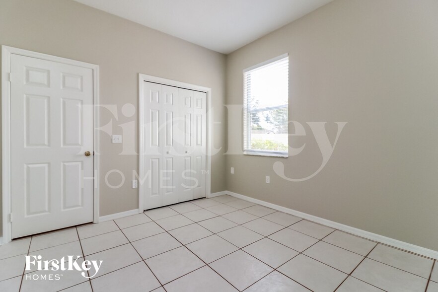 Building Photo - 11805 Cliffwood Ct