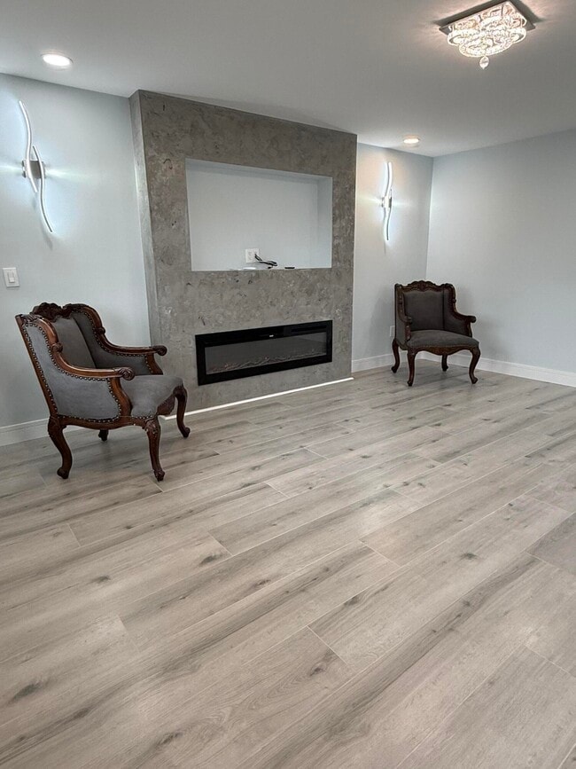 Building Photo - 216 Normandy Ln