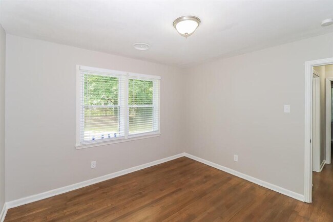 Building Photo - 5113 Helene Rd