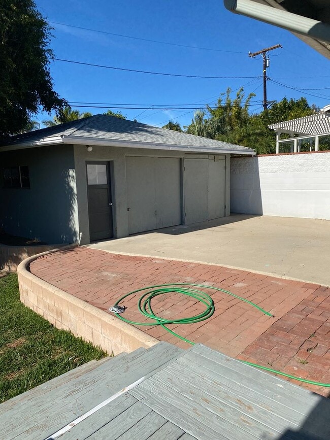 Building Photo - Beautiful Home in the Ventura Foothills