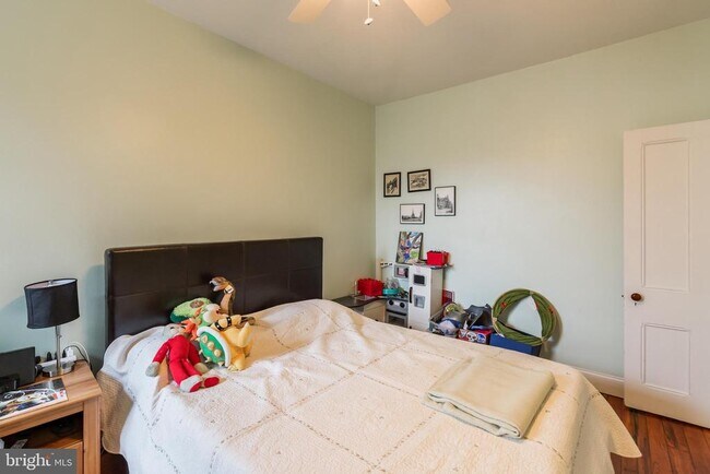 Building Photo - 206 S 43rd St