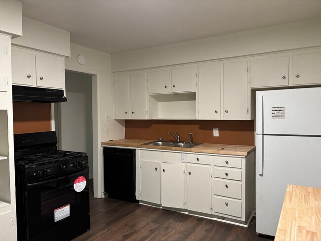 Building Photo - 27 Meldia Dr