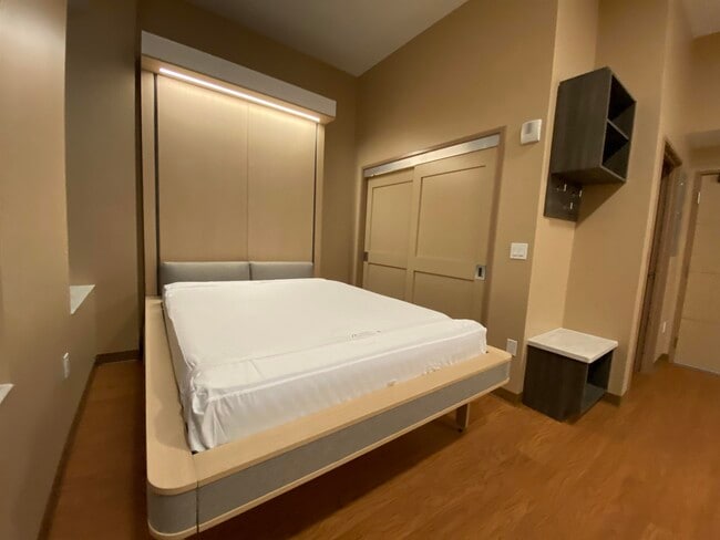 Building Photo - 83 Hanover St