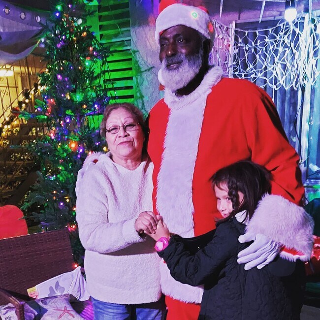 Building Photo - 9146 Somerset Blvd