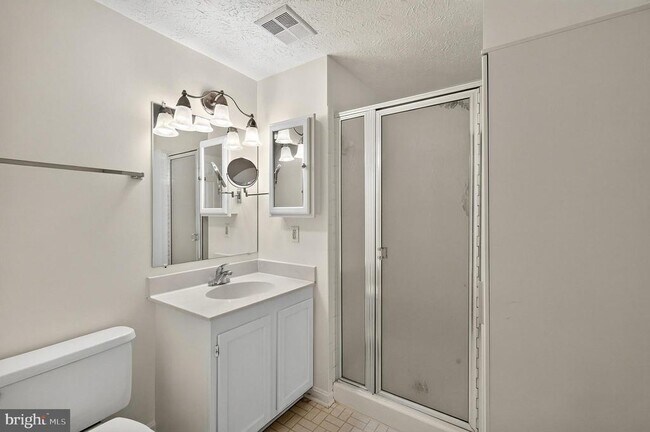 Building Photo - 14560 Creek Branch Ct