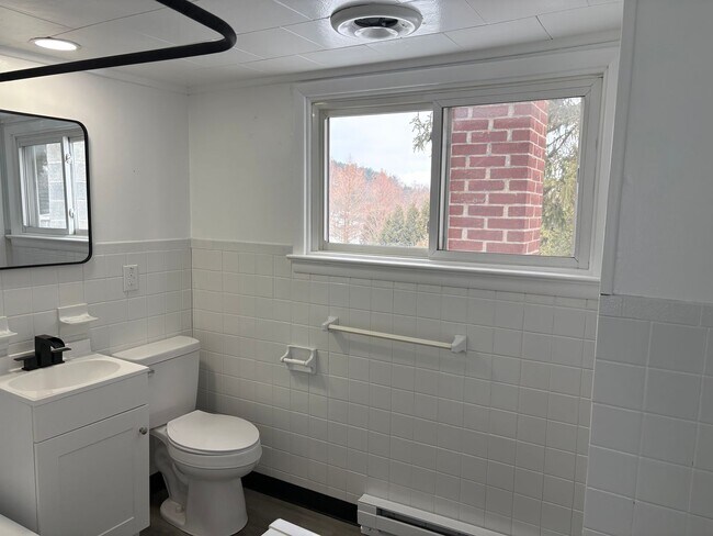 Building Photo - Dallastown SD, Cozy 2 Bedroom/1 Bath 2nd Floor Apartment