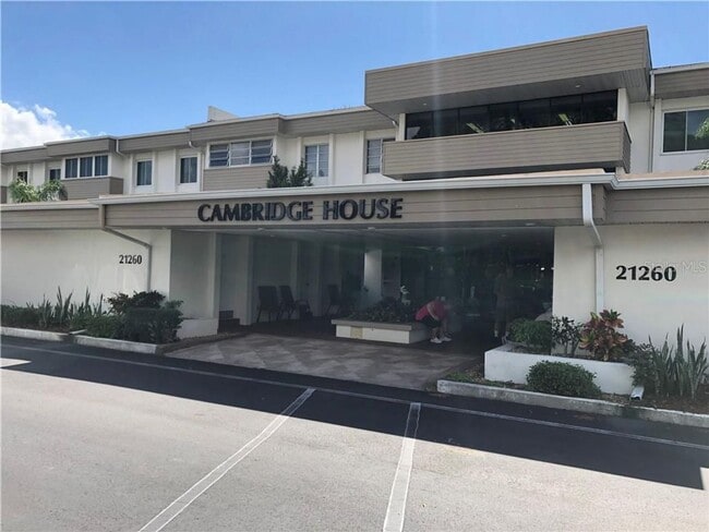 Building Photo - Annual** 55+ Years Old Required ** Recently Renovated ** 1 Bedroom / 1 Bath - Cambridge House - $...