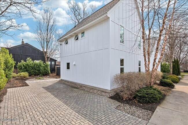 Building Photo - 18 Granite St