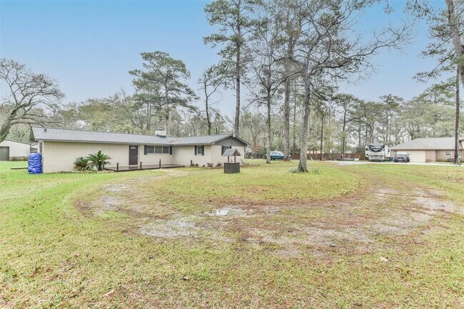 Building Photo - 23807 Red Oak Dr