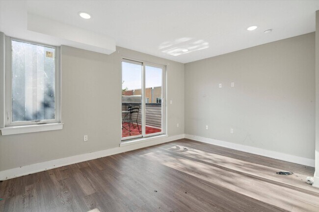 Building Photo - 1618 N Sydenham St