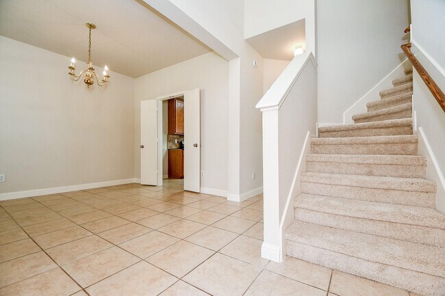 Building Photo - 2707 Silk Tree Ln