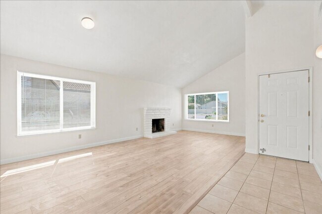 Building Photo - 1379 San Juan Rd