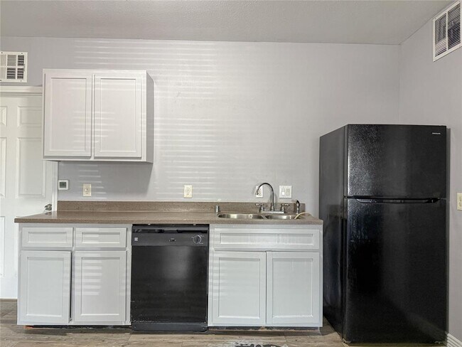 Building Photo - 3826 Lehall St