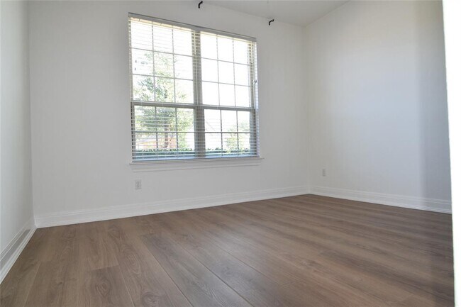 Building Photo - 22212 Coyote Cave Trl