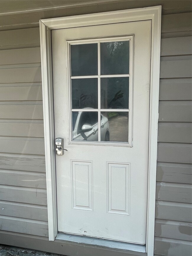 Building Photo - 2030 Bissonnet St