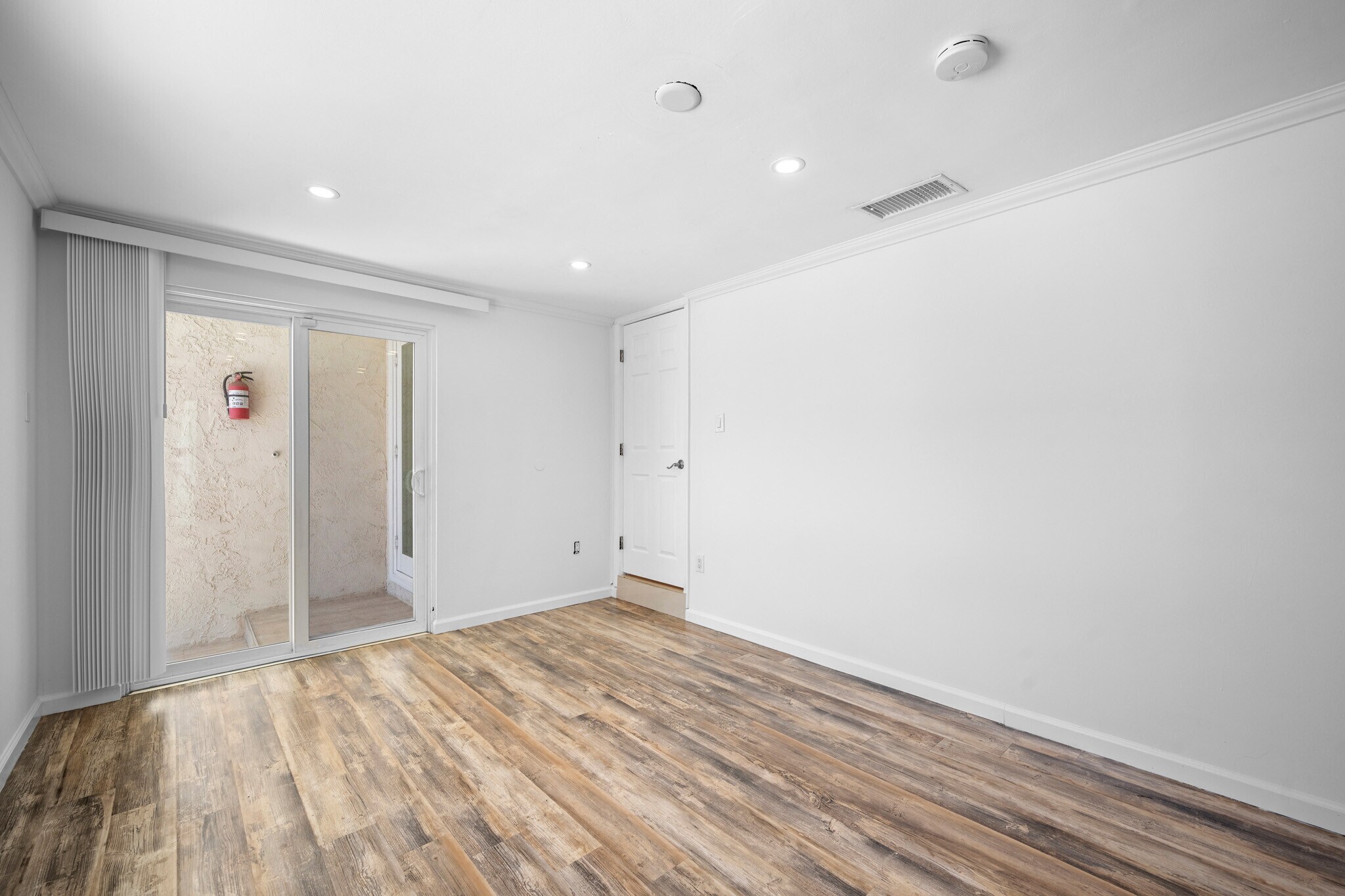 Building Photo - 8337 Valecrest Dr