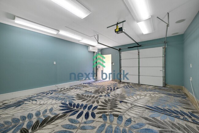 Building Photo - Discover Spacious Comfort for multi-generational living: 4-Bedroom Home with additional kitchenet...