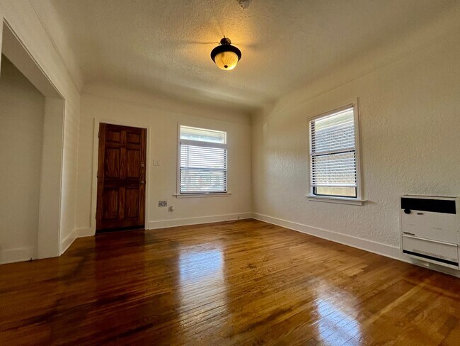 Building Photo - 356-356 1/2