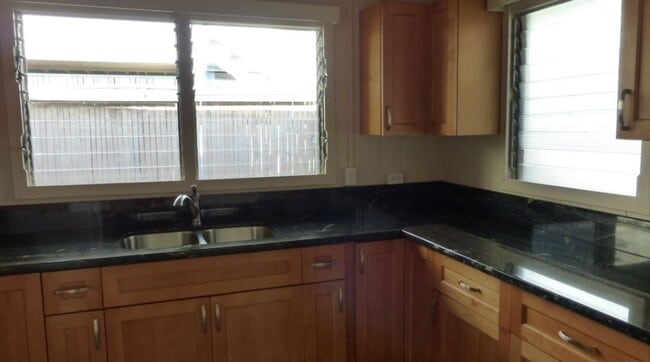 Building Photo - Prime location in the heart of Makiki 2 Be...