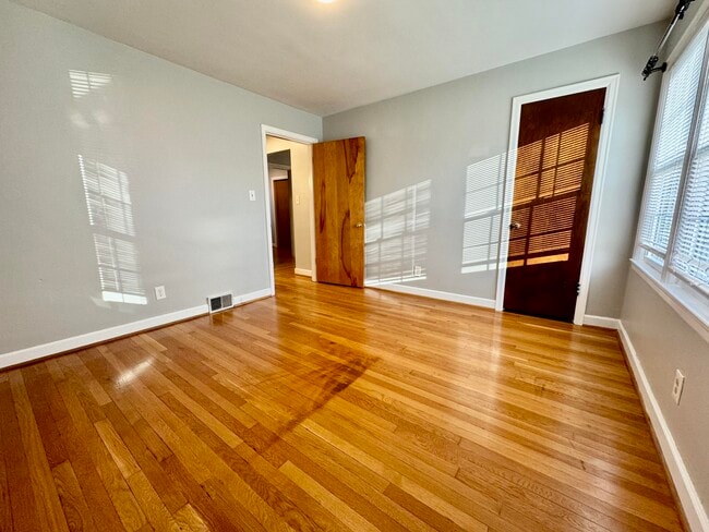 Building Photo - 479 Stratford Dr