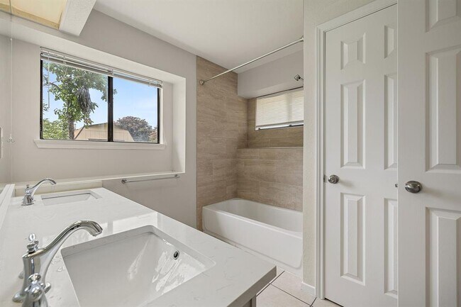 Building Photo - 8905 Bridgewood Trail