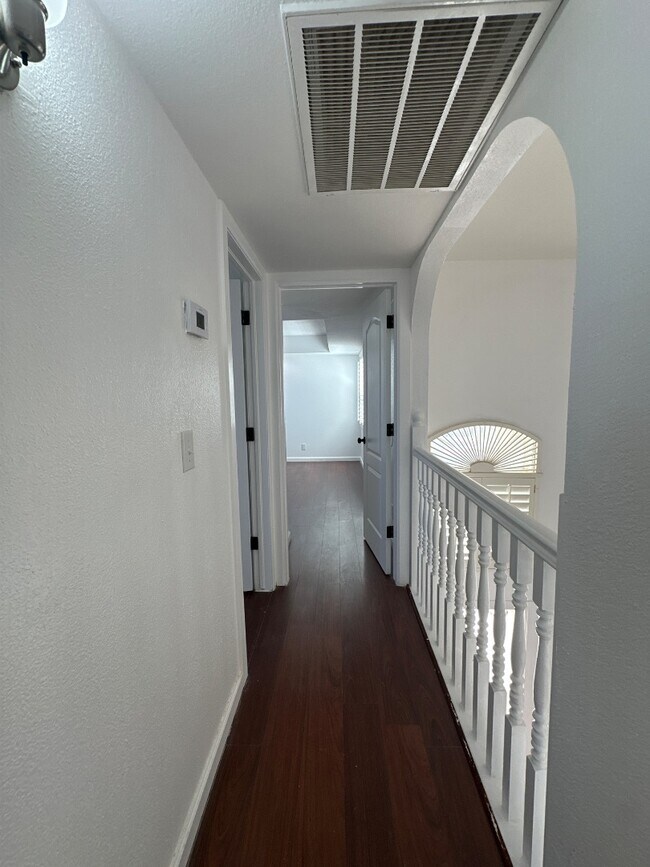 Building Photo - 7461 Plaza Redonda Dr