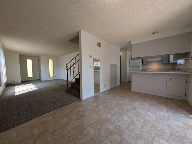 Building Photo - Great 2 bed/1.5 bath townhome in Springfield