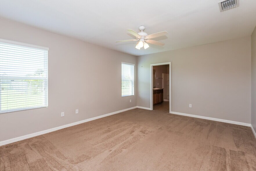 Building Photo - 320 SE 3rd St