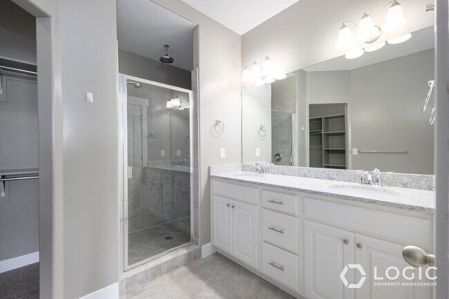 Building Photo - Stunning Row End Townhome In Prime Location!