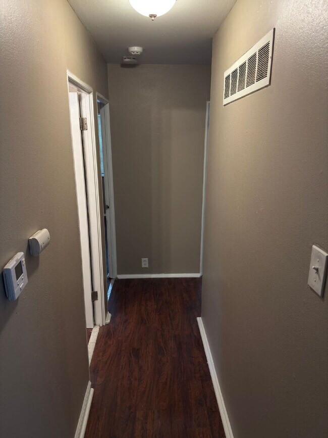 Building Photo - 2033 Bella Clare Dr