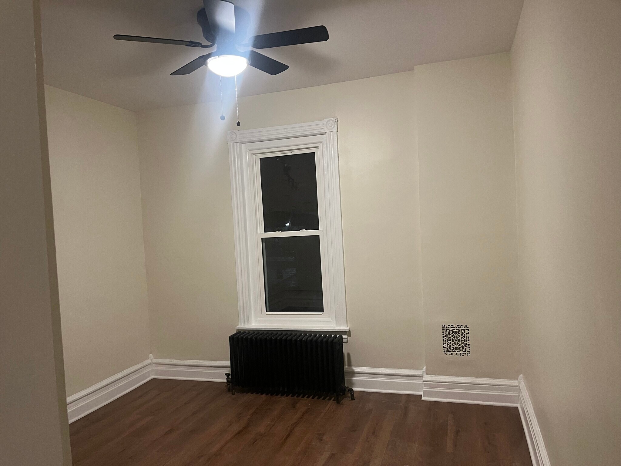 Building Photo - 1131 W Court St