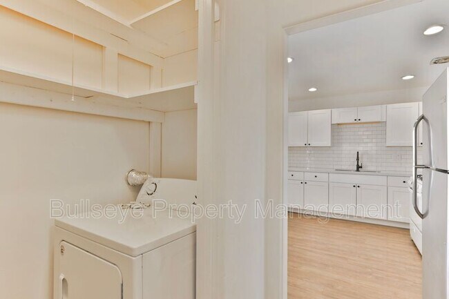 Building Photo - 2129 W Weldon Ave