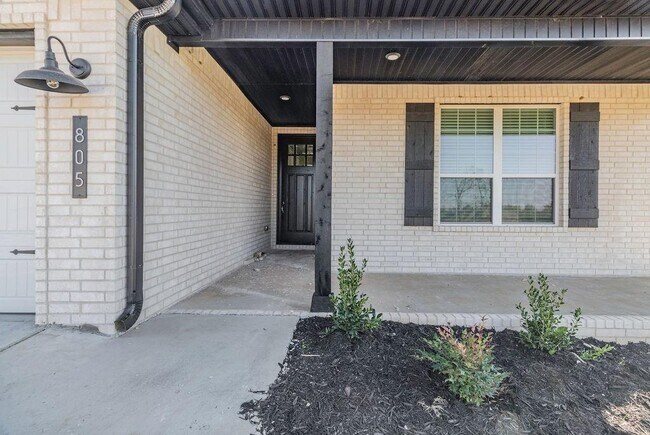 Building Photo - 805 Carlock Dr