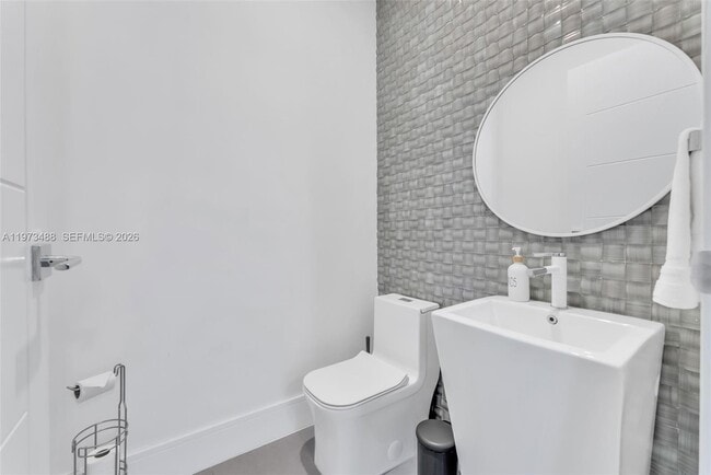 Building Photo - 3055 Carter St