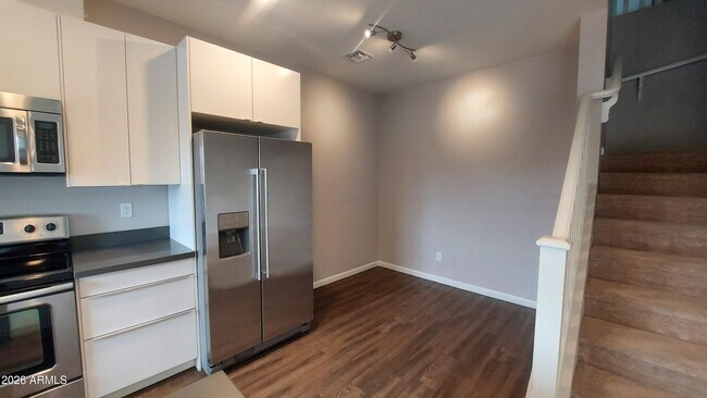 Building Photo - 1728 E Ocotillo Rd