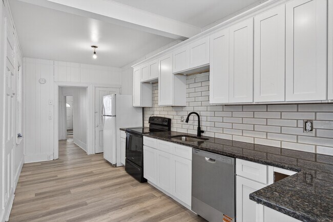 Building Photo - 355 S 9th St