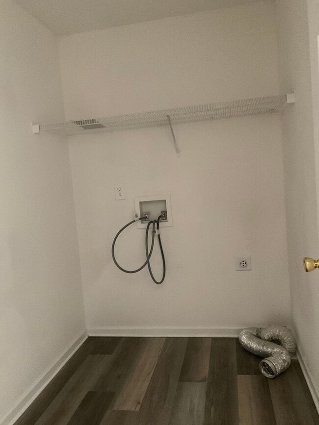 Building Photo - 1020ROS