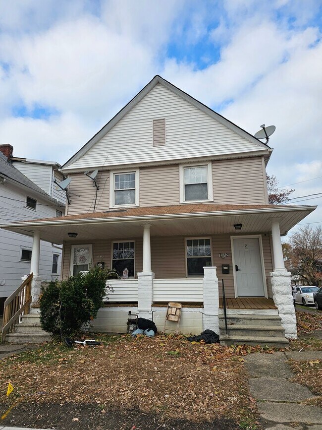 Building Photo - Wakefield7010-7014