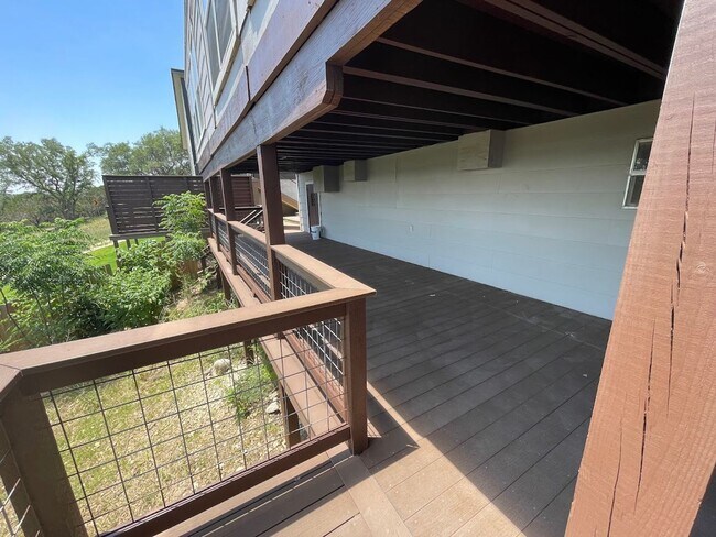 Building Photo - NEW ON MARKET