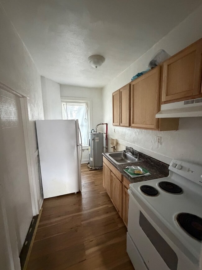 Building Photo - 424 S Saratoga St