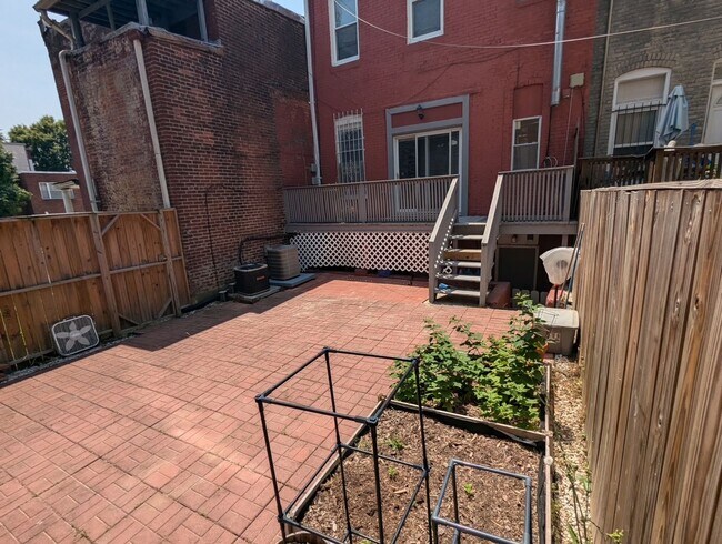 Building Photo - 1403 6th St NW