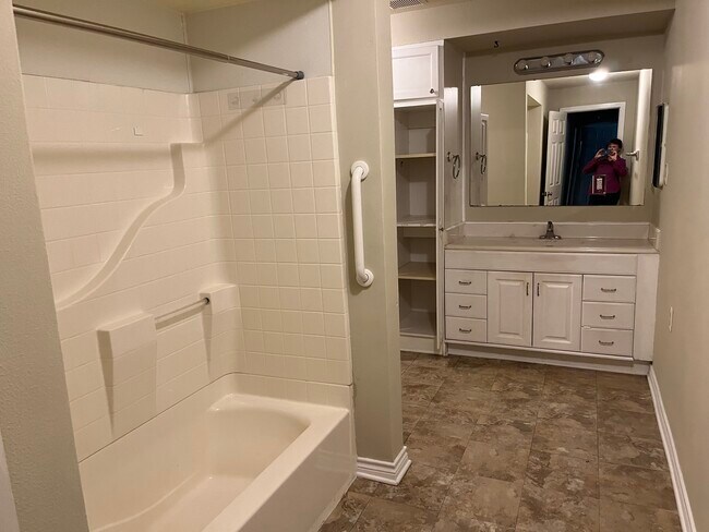 Building Photo - 238 McLemore Dr