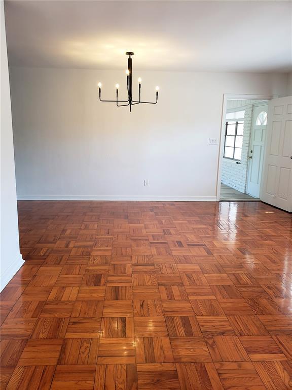 Building Photo - 707 S Lois Ave