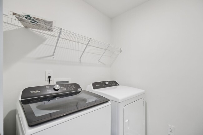 Building Photo - 7167 Cedarcrest Ct