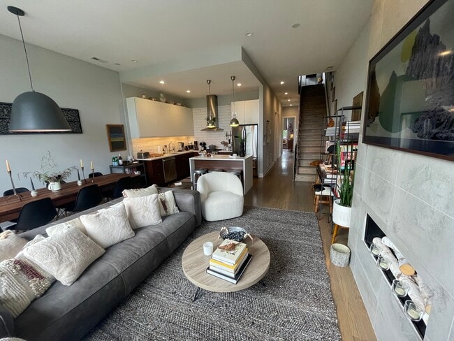 Building Photo - 2848 N Damen Ave