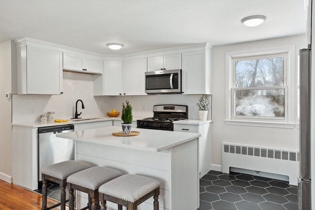 Building Photo - 13 Genetti St