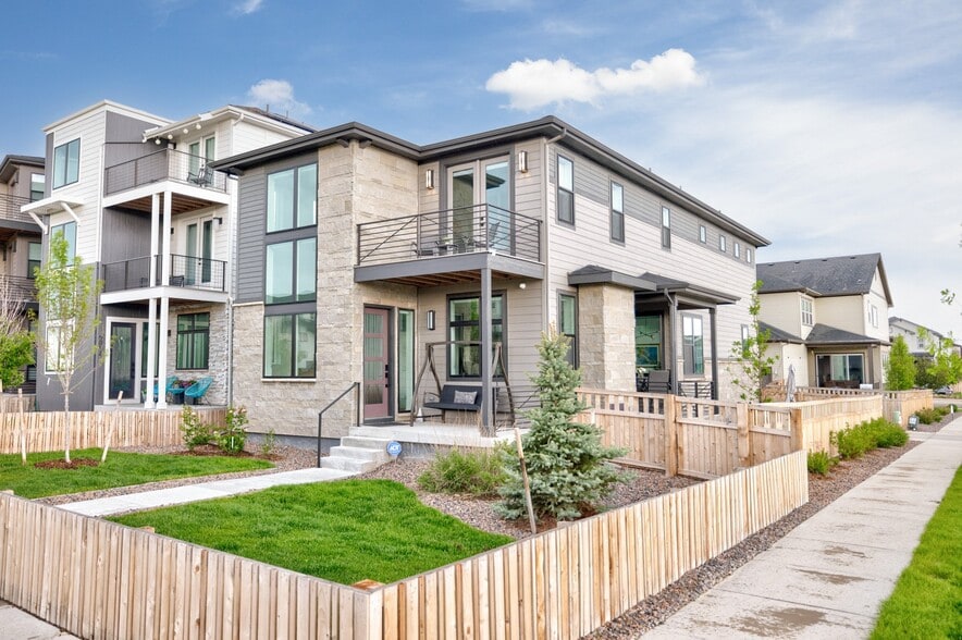 Building Photo - 6010 N Perth St